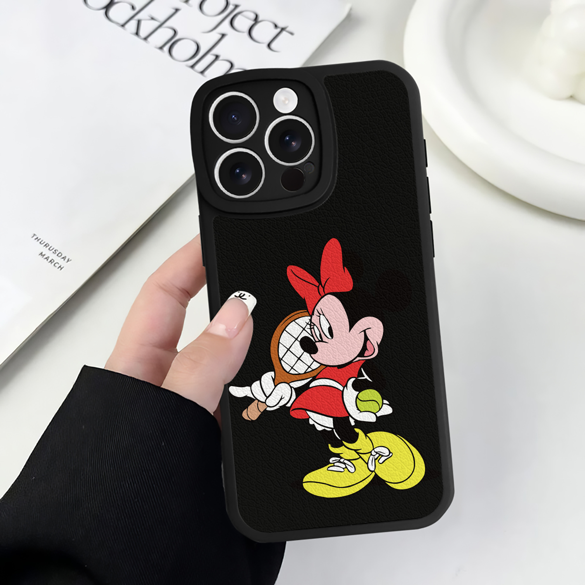 （画像用） ミッキーマウス Mickey Mouse 【iPhone 16シリーズ対応】シリコンスマホケース（レザー調） 材質：シリコン
